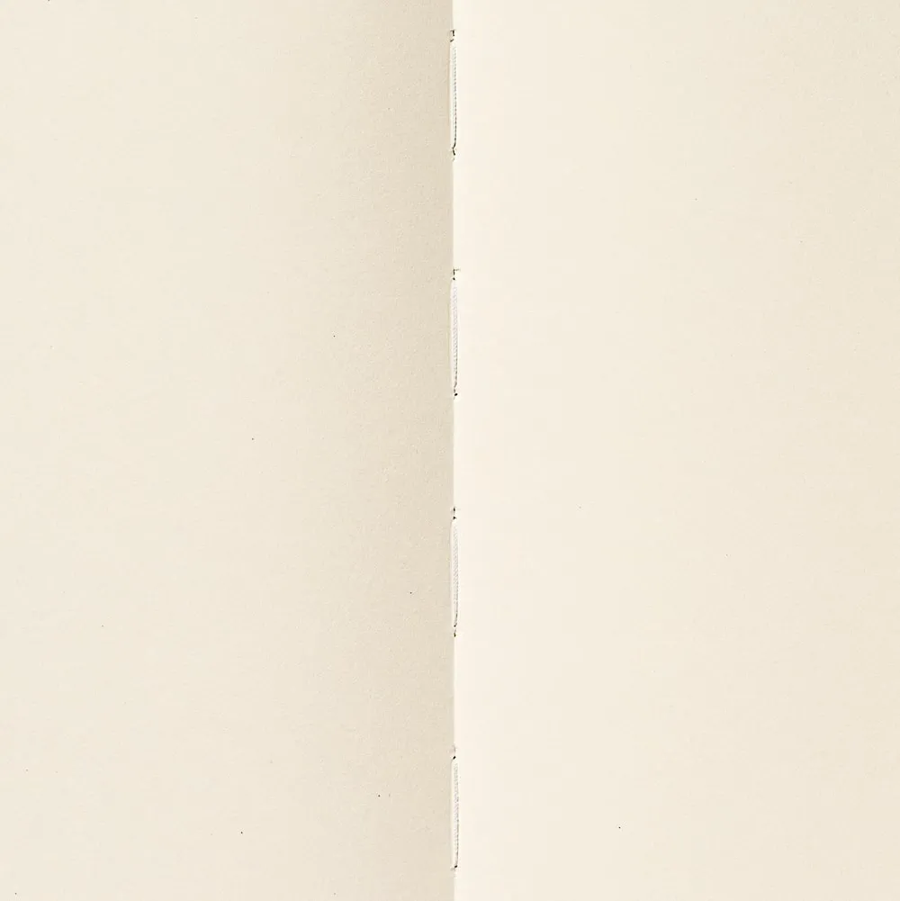 미도리 엠디노트 코덱스 저널 하루 한 페이지 Midori MD Notebook Codex Journal L A5 사이즈 1 day 1 page - 무지 노트엔 하얀색 실이 사용됐어요.