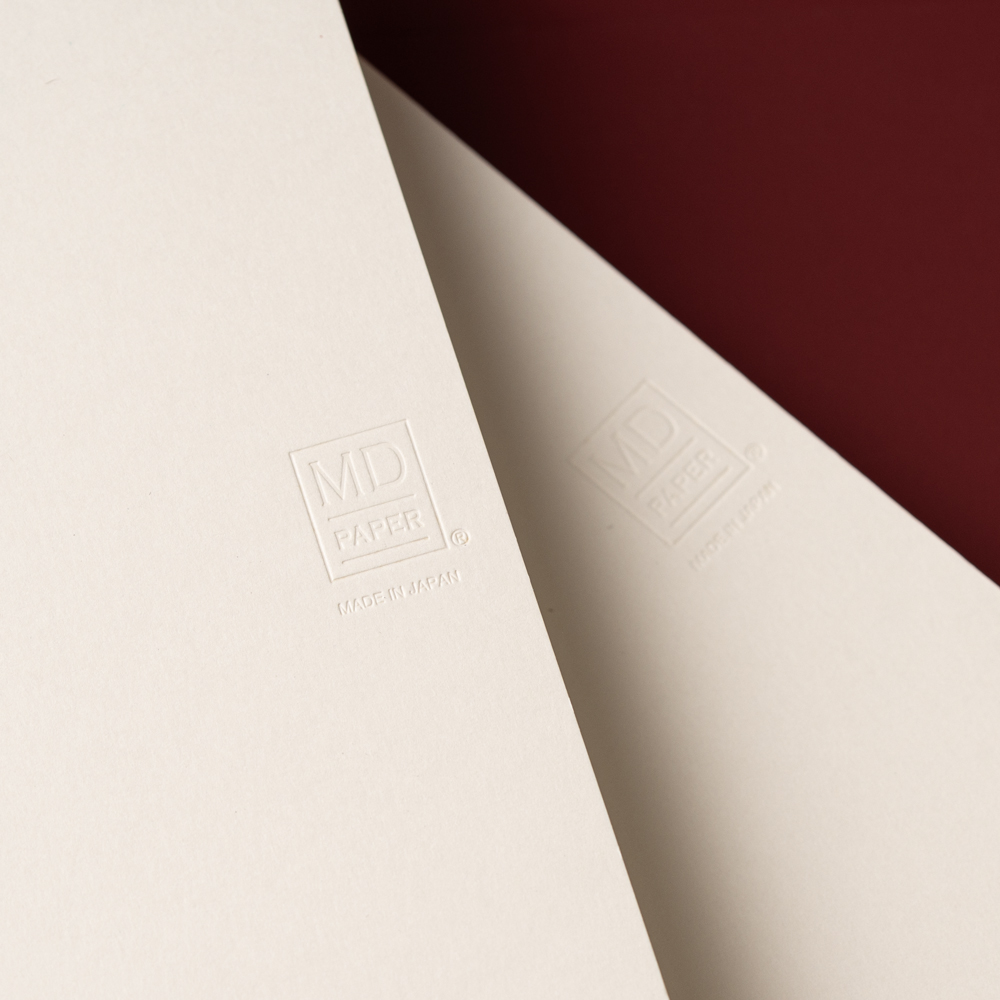 미도리 엠디노트 코덱스 저널 하루 한 페이지 Midori MD Notebook Codex Journal L A5 사이즈 1 day 1 page -표지에는 눈에 띄지 않은 로고 장식 뿐