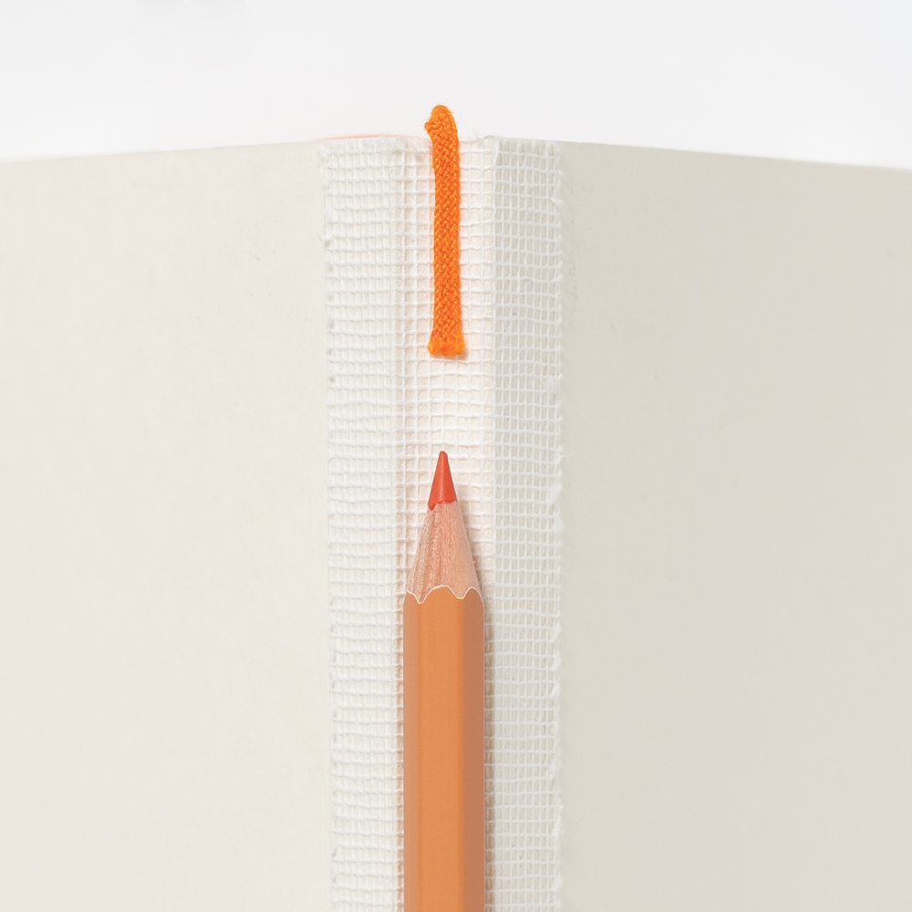 미도리 MD 색연필 미도리노트와 함께 사용하기 좋은 필기구 midori md color pencil - MD 색연필 오렌지 컬러는 MD노트의 가름끈 컬러