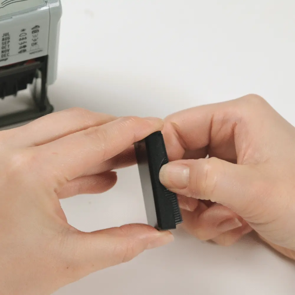 미도리 날짜 회전 스탬프 문구 Stationery midori Paintable Rotating Date Stamp - 잉크 패드 장착하는 방법 Step2